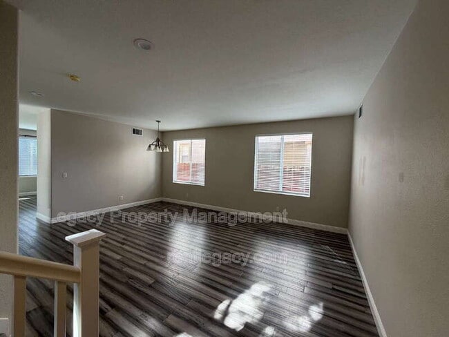 Building Photo - 4010 Hiller Ln