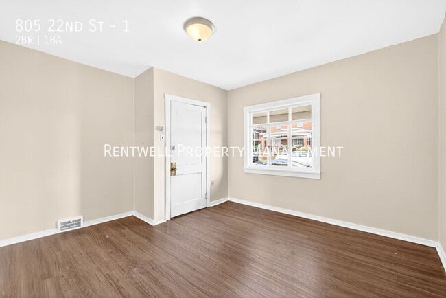 Building Photo - 805 22nd St
