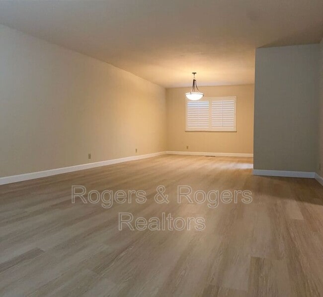 Building Photo - 1124 Song Ct