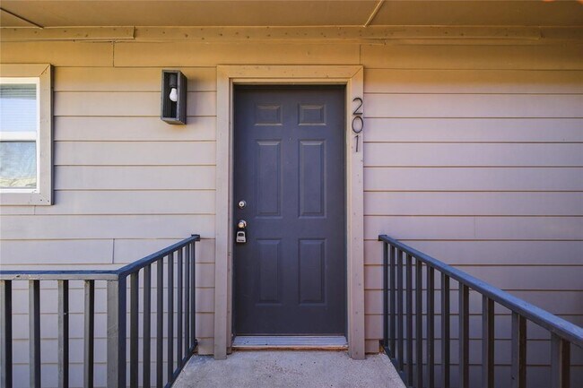 Building Photo - 2705 Windswept Cove