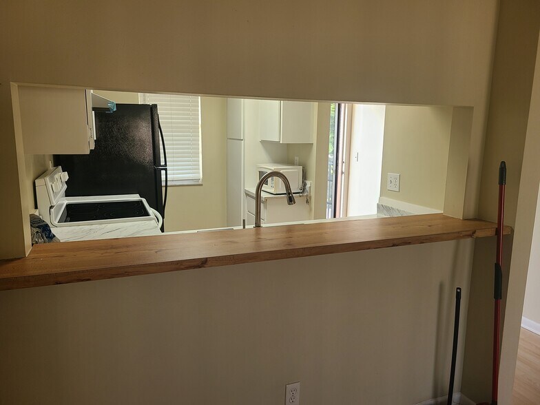 Building Photo - 9927 Three Lakes Cir