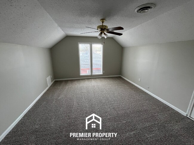 Building Photo - 3-Bedroom Single-Family Home for Rent in Memphis, TN - Vaulted Ceilings & Fenced Yard