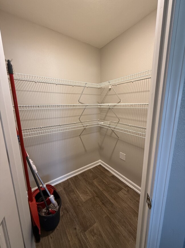 Building Photo - 1004 Limpkin St