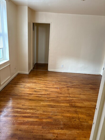 Building Photo - 3940 Bronx Blvd