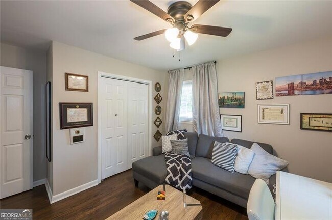 Building Photo - 1025 Hilburn Dr SE