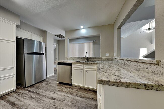 Building Photo - 13202 Ravensway Dr