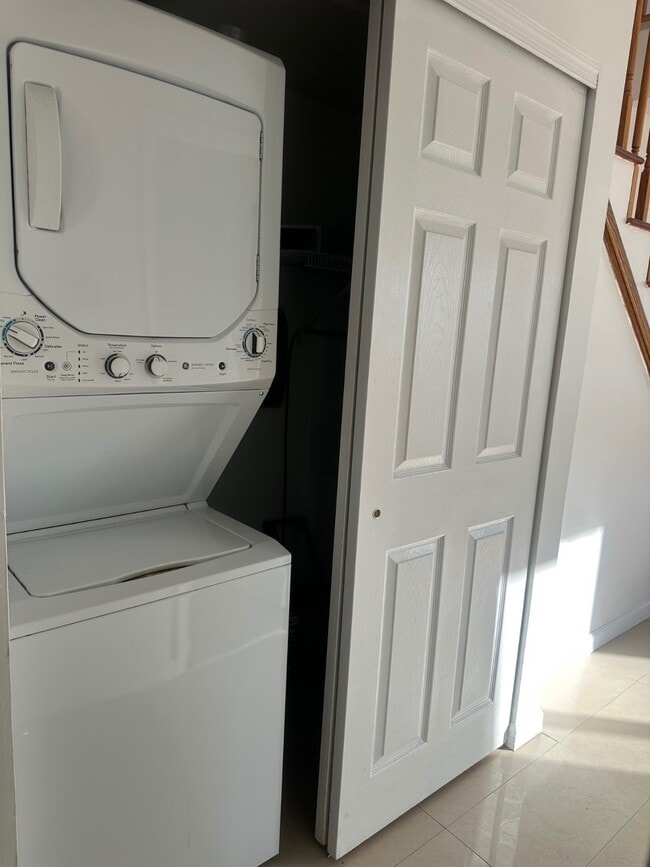 Building Photo - 377 Timber Ridge Dr