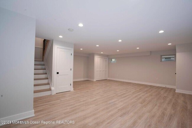 Building Photo - 704 4th Ave
