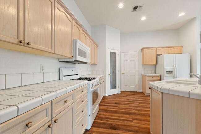 Building Photo - 10440 Arbor Way