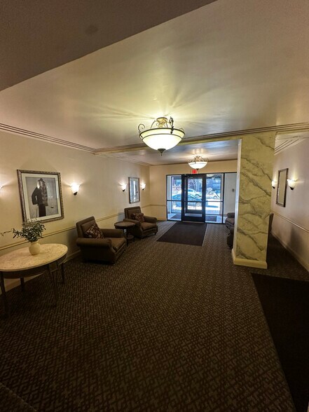 Building Photo - 1930 N Prospect Ave