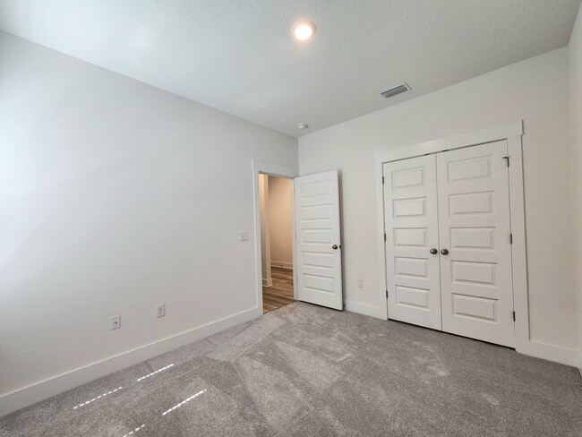 Building Photo - Beautiful new 4/2 home available in Greenb...