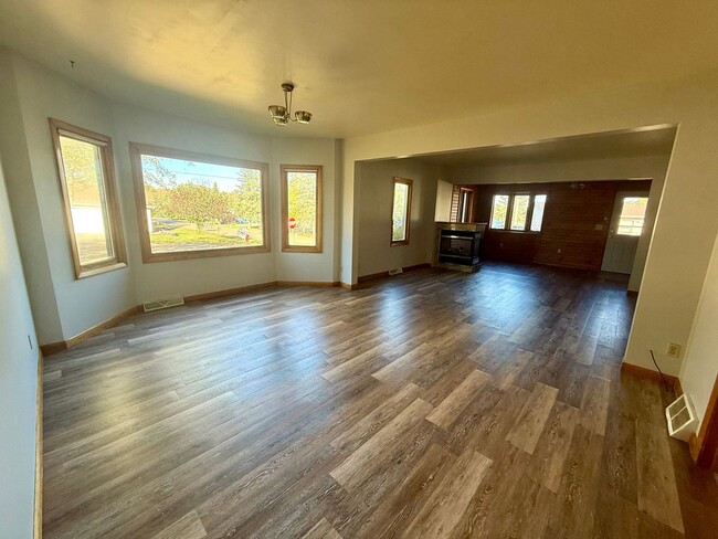 Building Photo - 3 Bed 1.5 Bath Single Family Home in Elcho