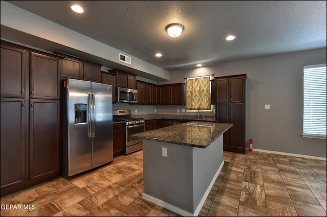 Building Photo - 6560 McFarland Ave