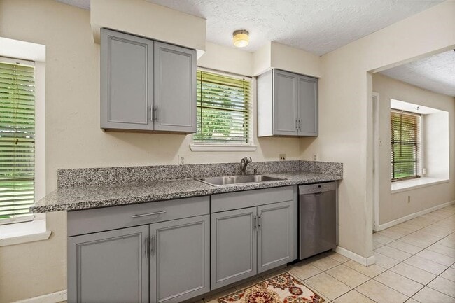 Building Photo - 9718 Shady Tree Ln