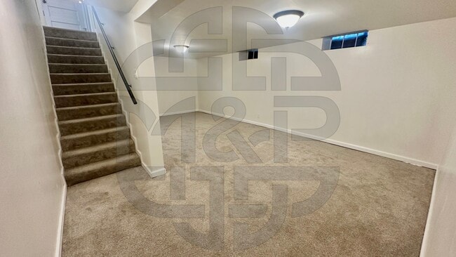 Building Photo - 3039 S Glenn Ave