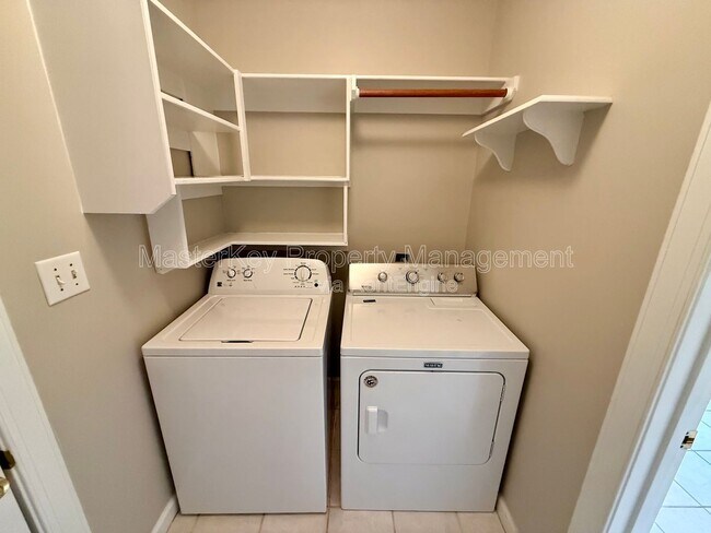 Building Photo - 306 Cary Pines Dr