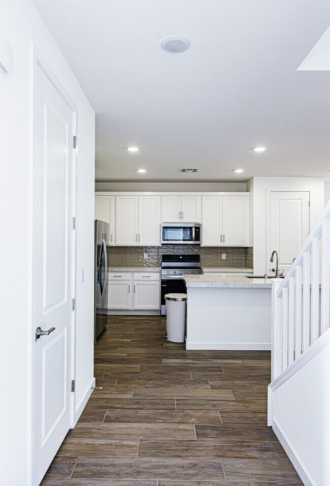 Building Photo - Brand New 4-bedroom Home