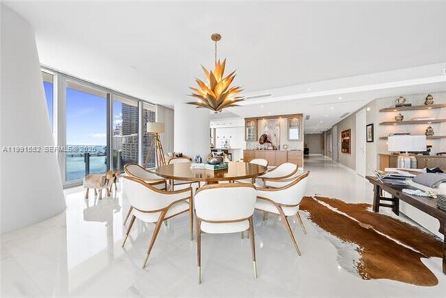 Building Photo - 300 Biscayne Blvd Way