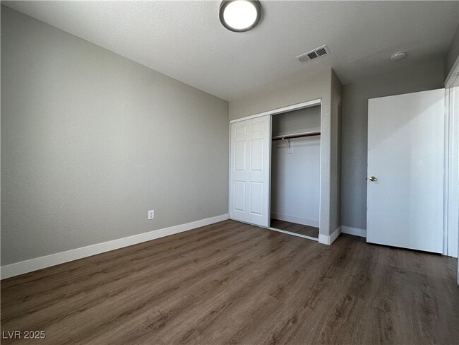 Building Photo - 6987 Wineberry Dr