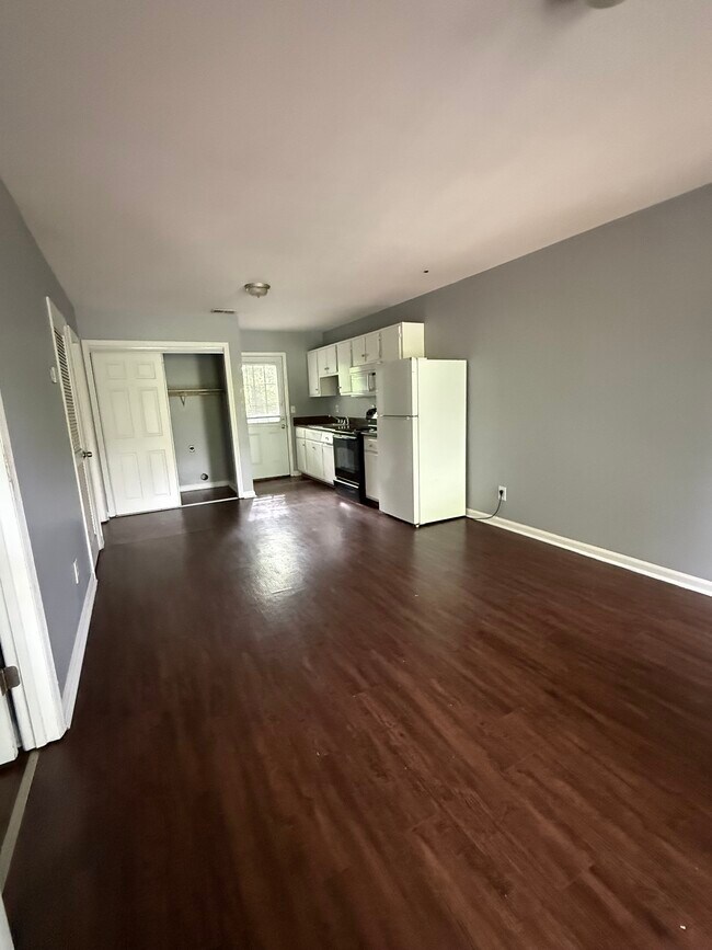 Building Photo - 1104 Penrose Dr
