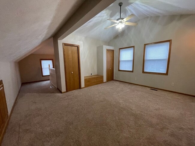 Building Photo - Great 3 Bed, 3 Bath house.