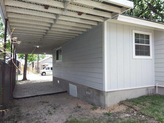 Building Photo - *COMING SOON* Charming 3BR/2BA Home with Covered Porch & Stainless Steel Appliances!