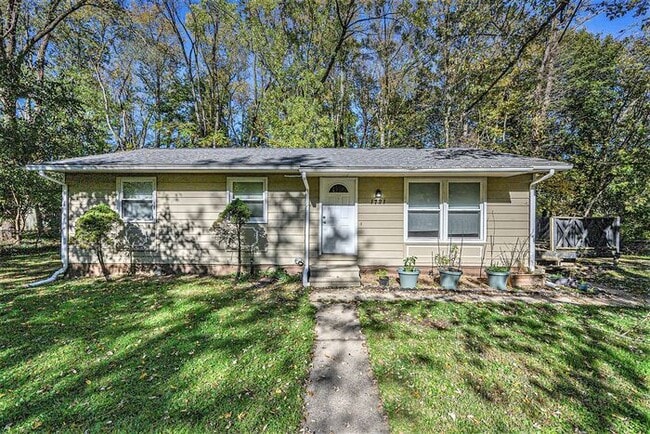 Building Photo - 1550- Chic 3BR Ranch in Parchment - Sleek,...