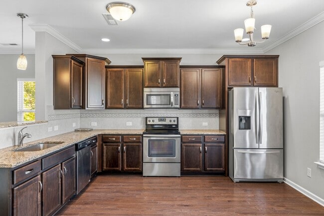 Building Photo - Newer Home, Granite Counter-Tops, Wood Laminate Flooring, SS Appliances, Garage, Fenced, Must See!