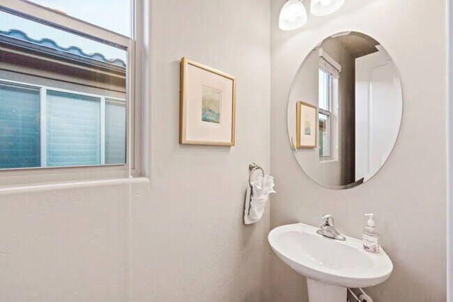 Building Photo - 3800 Paradise Vlg Dr
