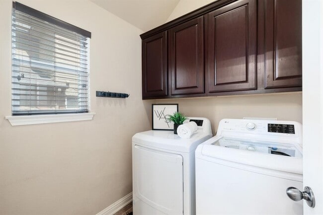 Building Photo - 4211 Buckskin