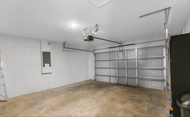 Building Photo - 9386 N Ashbury Dr