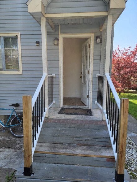 Building Photo - 427 New Brunswick Ave
