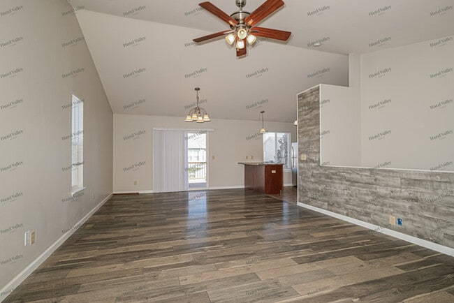 Building Photo - 423 Stonewater Dr