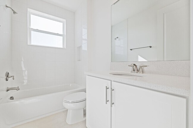 Building Photo - Luxurious gated community 5-Bedroom Rental...