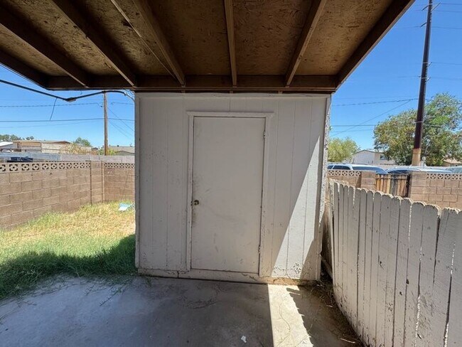 Building Photo - Maryvale 2br townhome