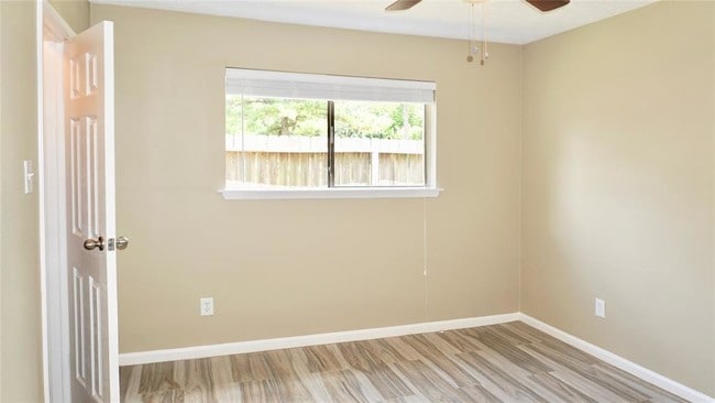 Building Photo - 7323 Woodoak Dr