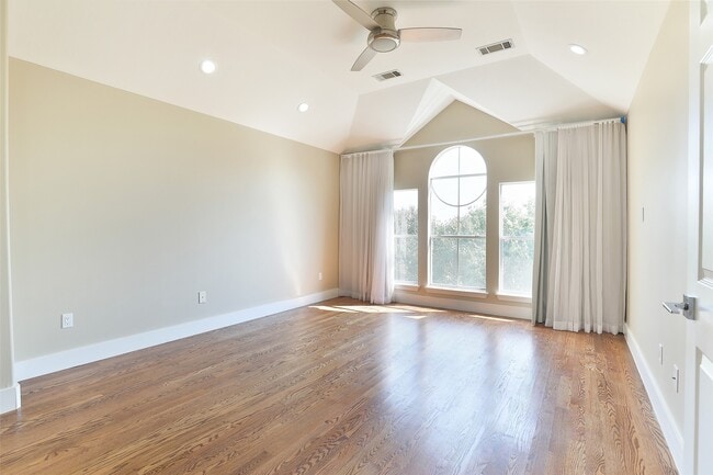 Building Photo - 1743 French Village Dr