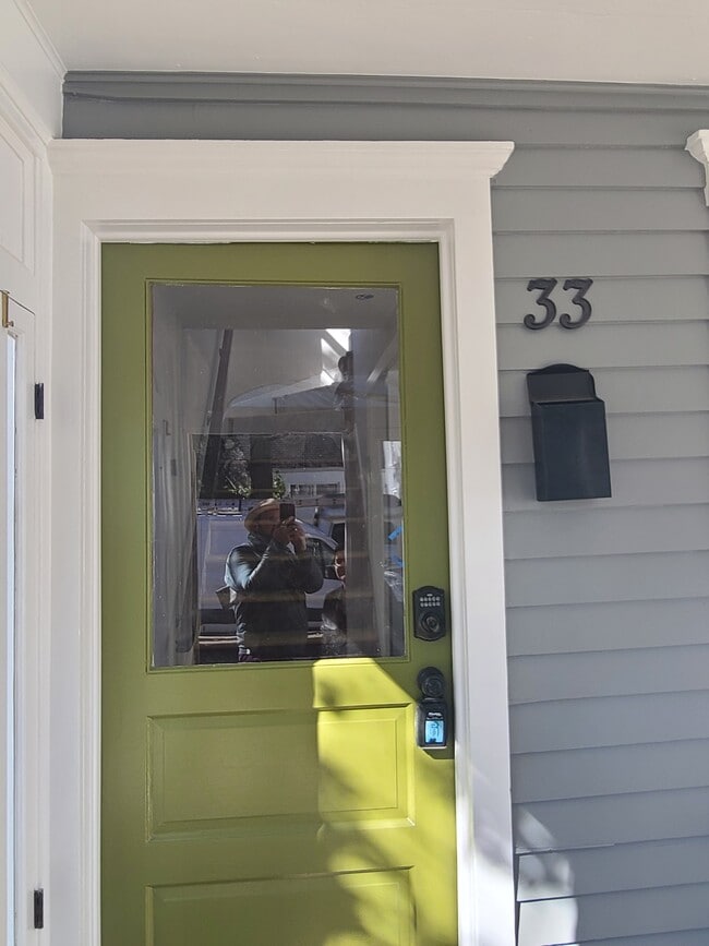 Building Photo - 33 Green Street