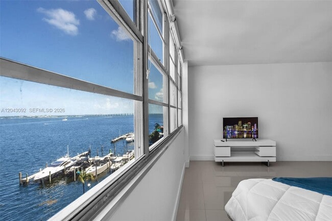 Building Photo - 801 Brickell Bay Dr