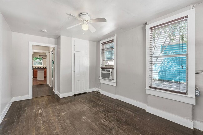 Building Photo - 2207 Santa Rita St
