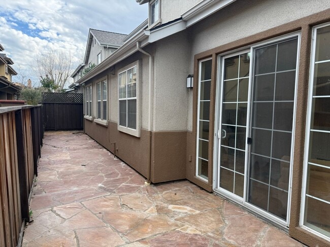 Building Photo - Los Altos Townhouse