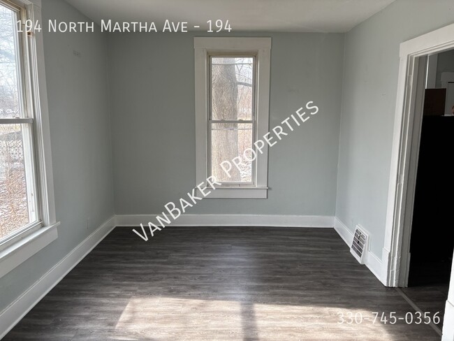 Building Photo - 194 N Martha Ave