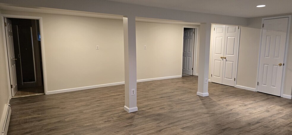 Building Photo - 409 Mayer Ct