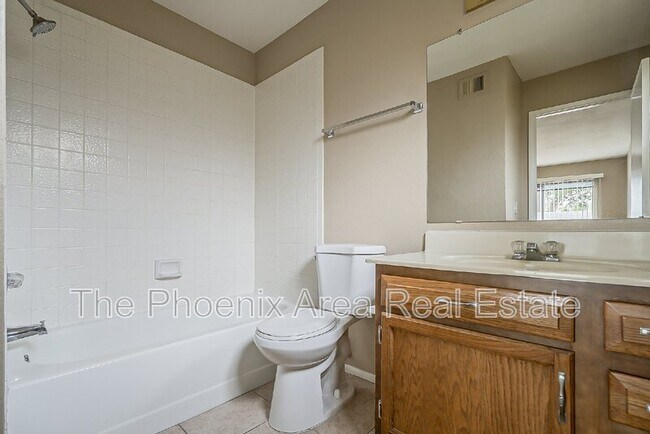 Building Photo - 850 S River Dr