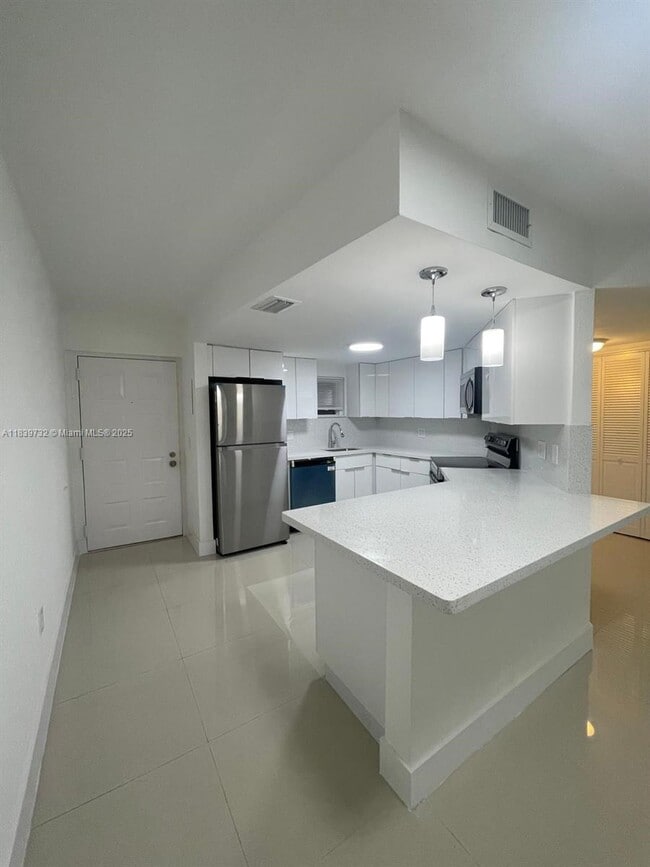 Building Photo - 8225 Lake Dr