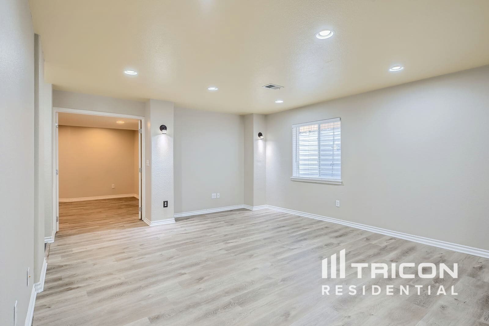 Building Photo - 5400 Cloverbrook Cir
