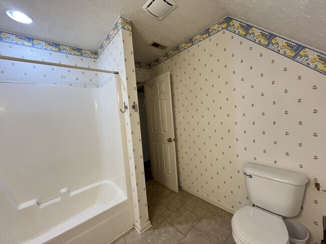 Building Photo - Super spacious 5 bedroom/3.5 bath home for rent in Murfreesboro!