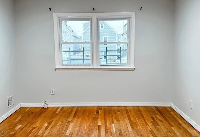 Building Photo - 14 Centre Ln