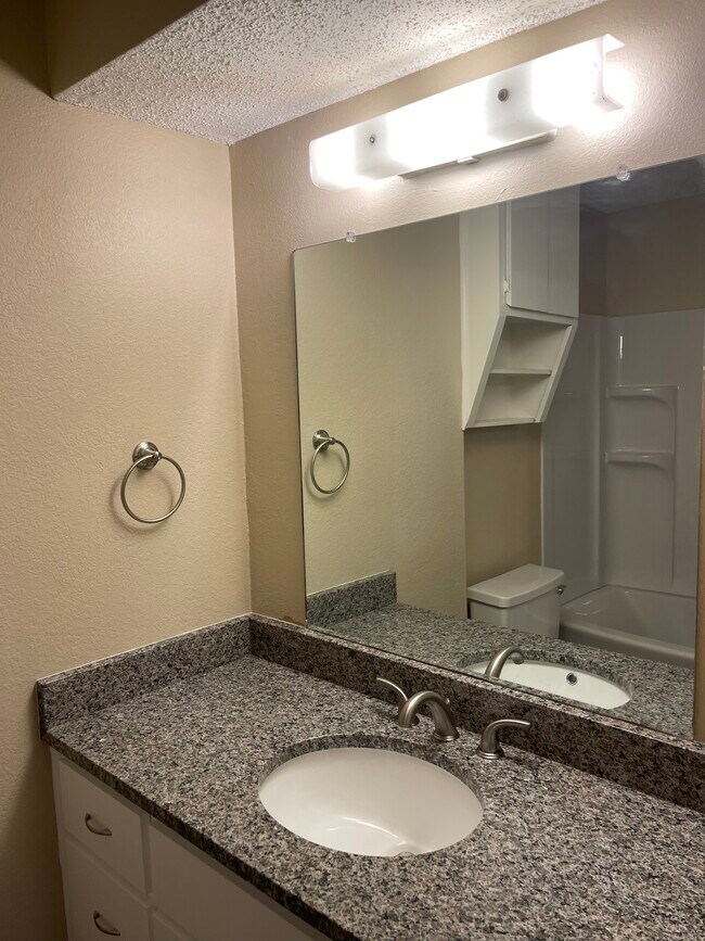 Building Photo - Casablanca Condo #121