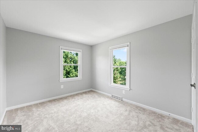 Building Photo - 4527 Sawgrass Ct